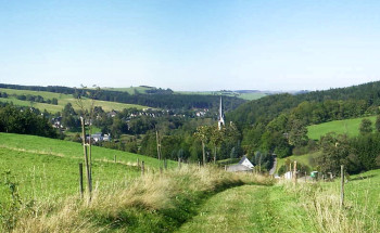Gastbeitrag: Kräuterwanderungen im Erzgebirge kräuterwanderung lehmann richter kräuterpfad Blick auf den Gemeindeteil Rechenberg